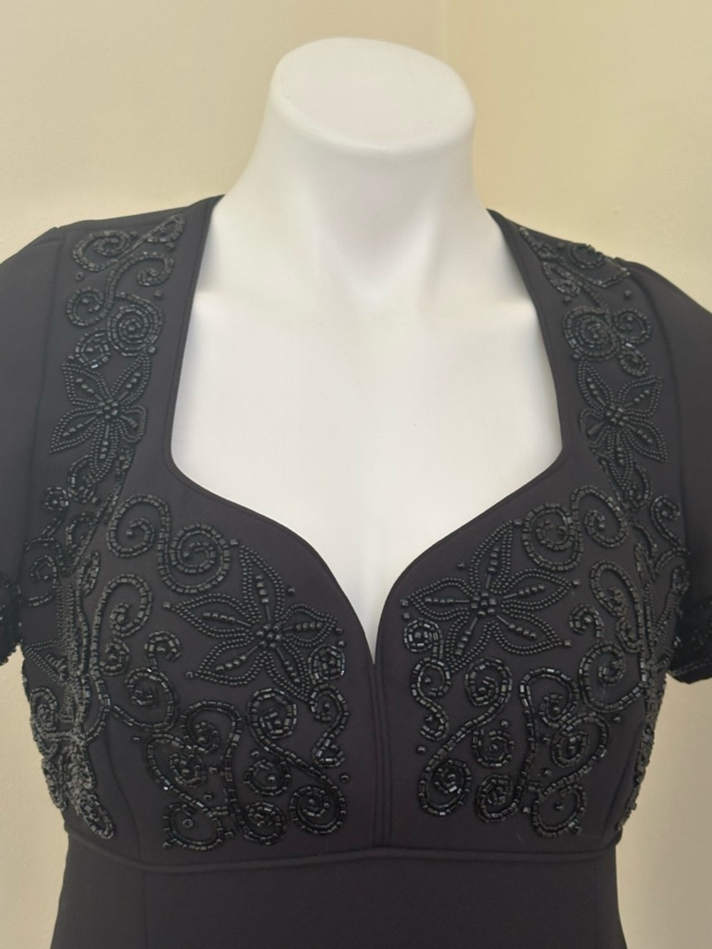 LIZ CLAIBORNE NIGHT Black Beaded Short-Sleeve Heart Shape Evening Gown Sz 12 - Picture 5 of 16